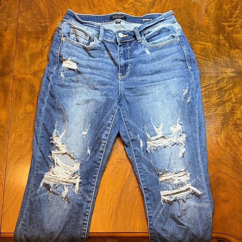 Judy Blue - Heavily Distressed Boyfriend Blue Jeans - Size 7/28 - Picture 3 of 7